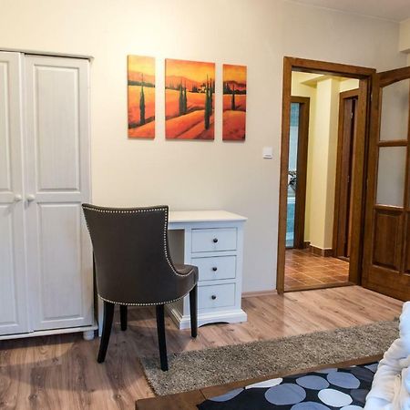 Spacious And Quiet Attic Flat In Centre براغ المظهر الخارجي الصورة