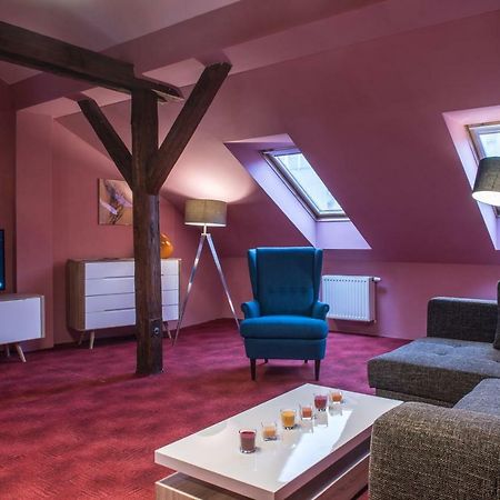 Spacious And Quiet Attic Flat In Centre براغ المظهر الخارجي الصورة