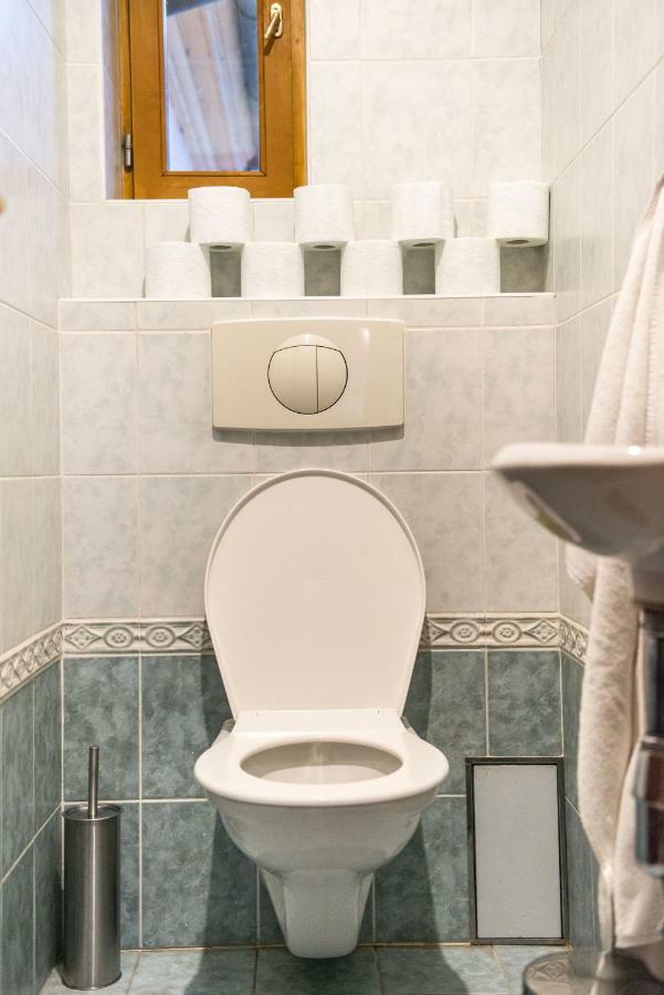 Spacious And Quiet Attic Flat In Centre براغ المظهر الخارجي الصورة