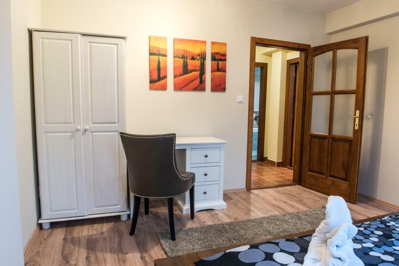 Spacious And Quiet Attic Flat In Centre براغ المظهر الخارجي الصورة