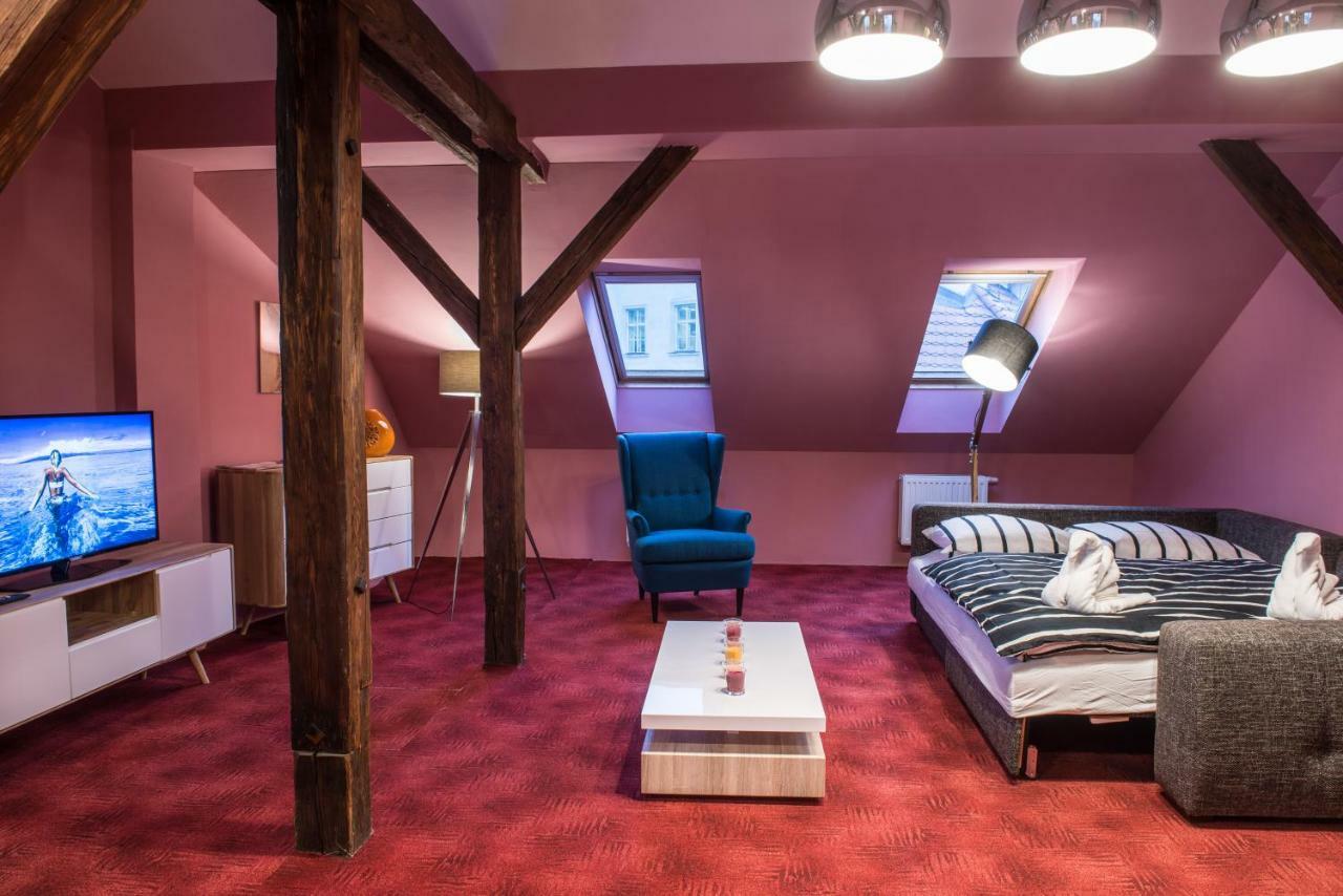 Spacious And Quiet Attic Flat In Centre براغ المظهر الخارجي الصورة