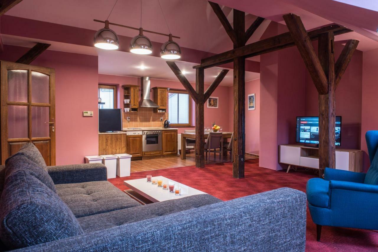 Spacious And Quiet Attic Flat In Centre براغ المظهر الخارجي الصورة