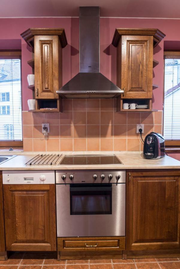 Spacious And Quiet Attic Flat In Centre براغ المظهر الخارجي الصورة