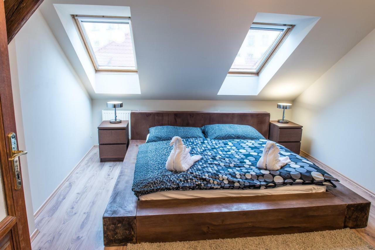 Spacious And Quiet Attic Flat In Centre براغ المظهر الخارجي الصورة