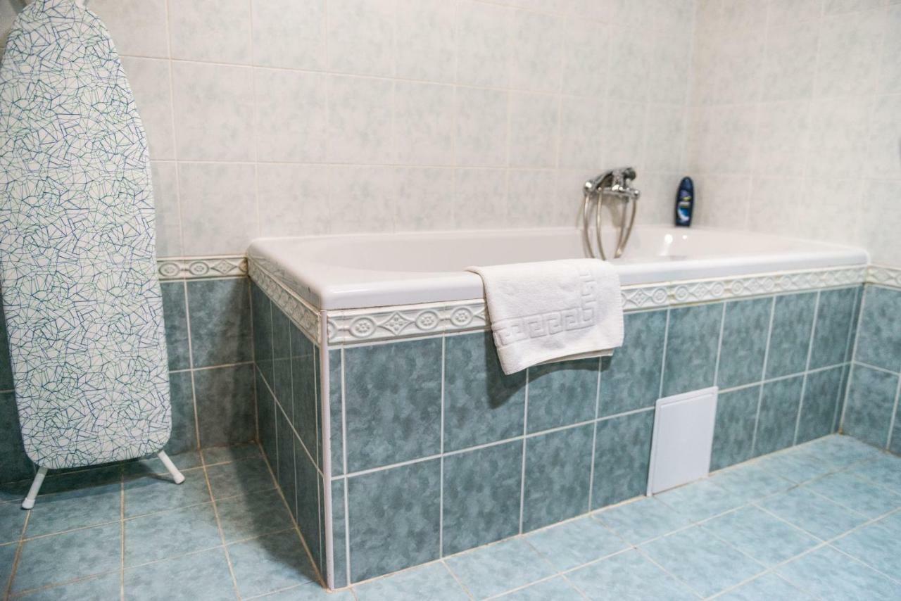 Spacious And Quiet Attic Flat In Centre براغ المظهر الخارجي الصورة