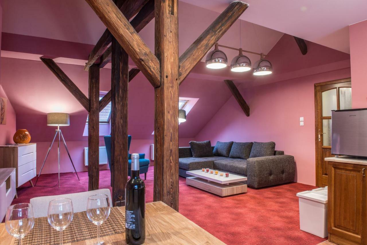 Spacious And Quiet Attic Flat In Centre براغ المظهر الخارجي الصورة