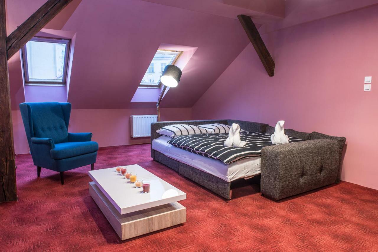 Spacious And Quiet Attic Flat In Centre براغ المظهر الخارجي الصورة